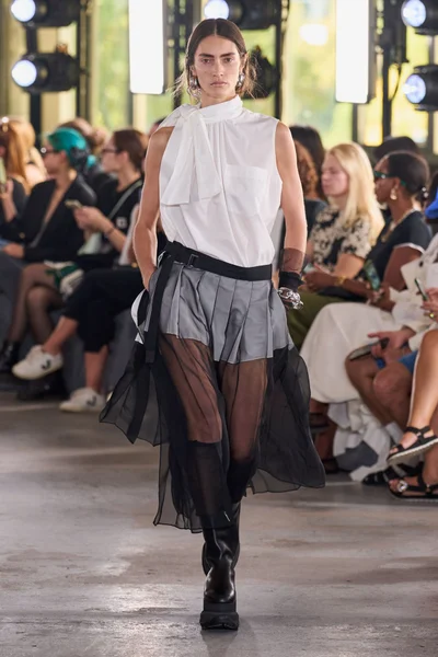Look 32